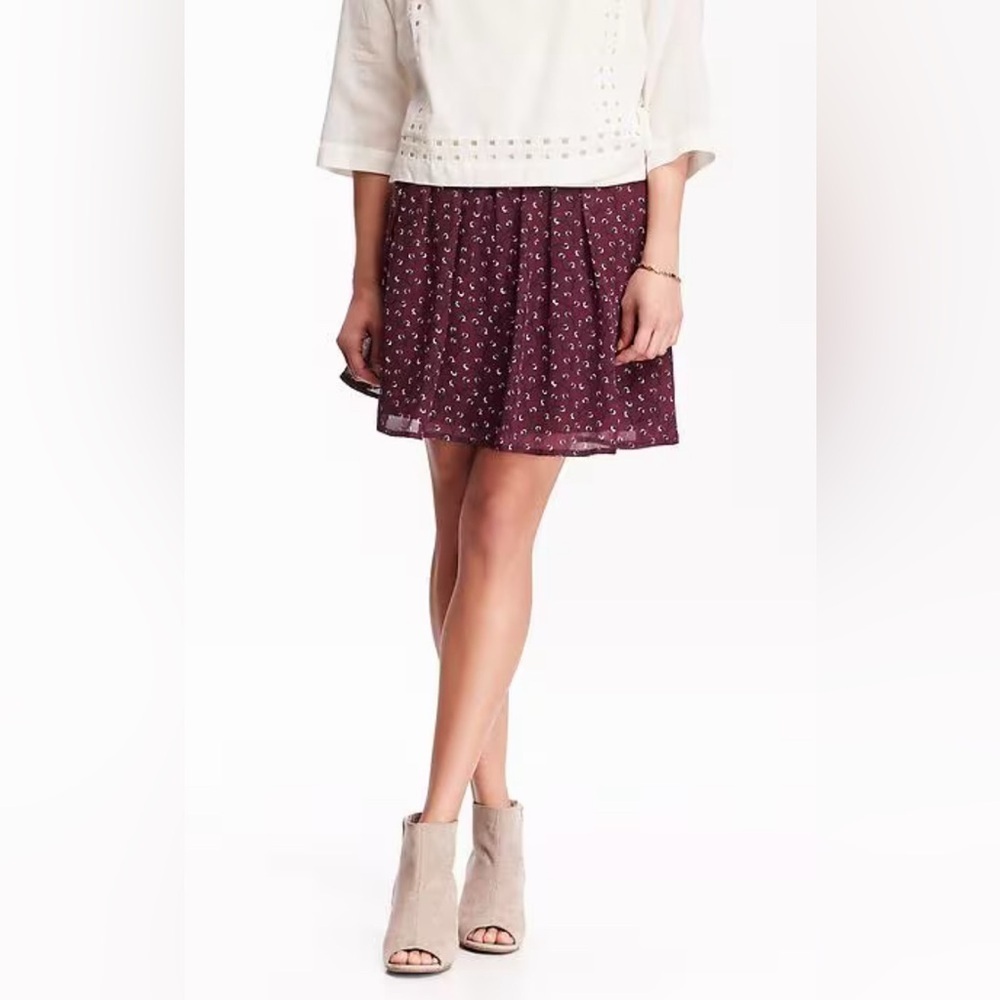 OLD NAVY Pleated Floral Chiffon Skater Mini Skirt in Burgundy Size Medium